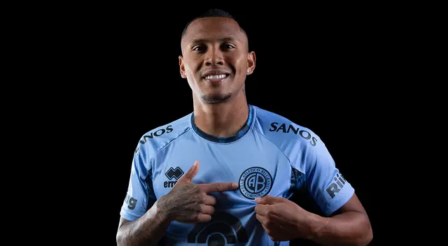 Bryan Reyna luce la indumentaria de Belgrano de Córdoba.