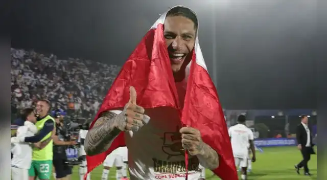 Paolo Guerrero firmó dos temporadas con el Club César Vallejo.