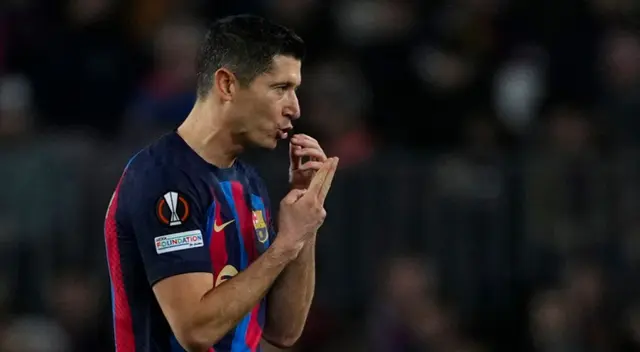 Medio español asegura que vestuario culé no soporta a Robert Lewandowski