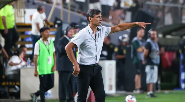 Fabián Bustos dirigió 7 partidos con Universitario: 4 triunfos y 3 empates. Foto: Universitario