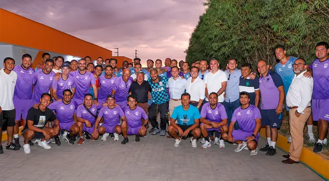 Vallejo: Paolo Guerrero se tomó foto con todo el plantel