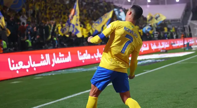 Cristiano Ronaldo celebra su gol con Al Nassr.