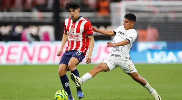 Piro Quispe arrancó como titlar en la derrota de Pumas ante Chivas.