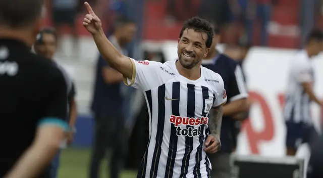 Costa recibió un pase de Barcos y anotó el tercero de Alianza Lima. Costa recibió un pase de Barcos y anotó el tercero de Alianza Lima.