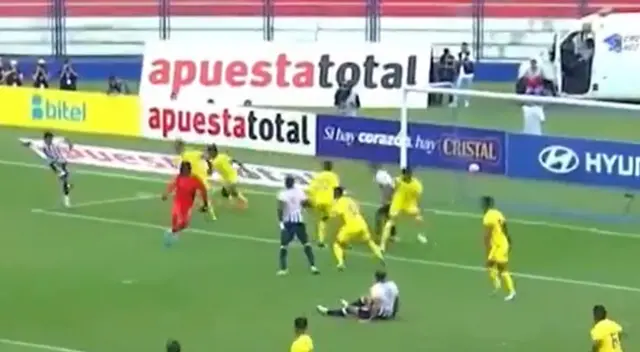 Arregui aproevhó un blooper del arquero rival y anotó el cuarto de Alianza. Arregui aproevhó un blooper del arquero rival y anotó el cuarto de Alianza.