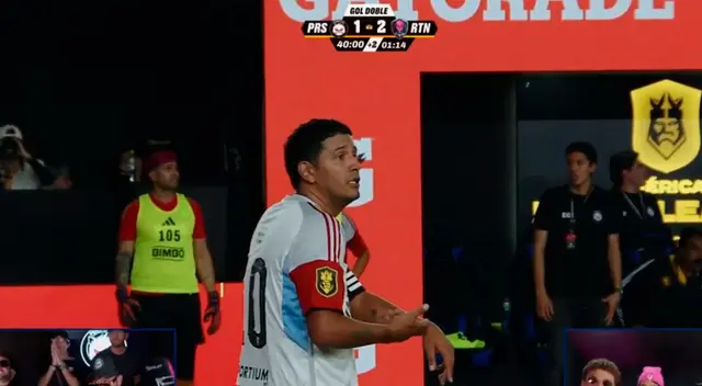 Reimond Manco falló un insólito gol que pudo ser el empate 2-2 en la Kings League