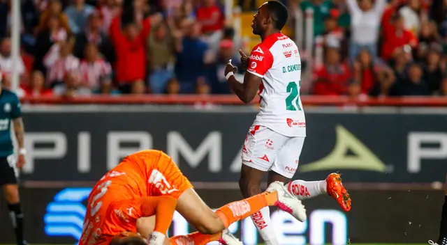 Diber Cambindo celebra su gol conra Chivas.
