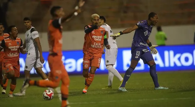 Paolo Guerrero anotó su primer gol en el fútbol peruano a los 3 minutos, frente a Cusco FC.
