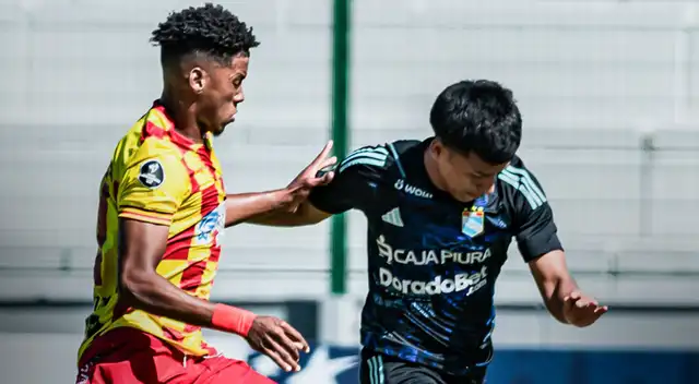 Sporting Cristal vs Aucas juegan en el Estadio Domingo Burgueño Miguel.