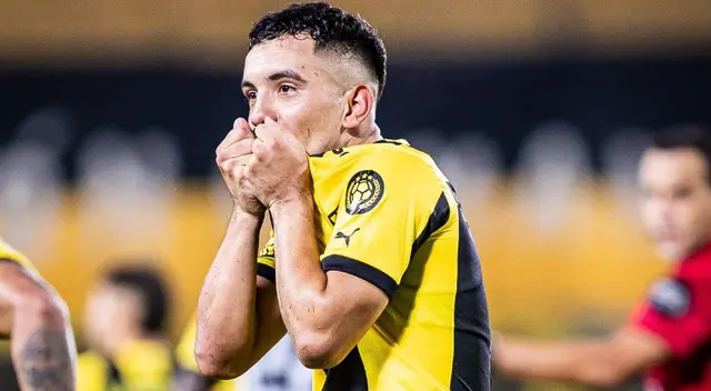 Peñarol goleó 3-0 a Cerro con doblete de Leonardo Fernández
