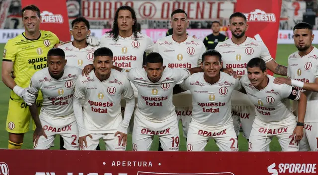 Jugadores de Universitario posando el lente de los fotógrafos. Jugadores de Universitario posando el lente de los fotógrafos.