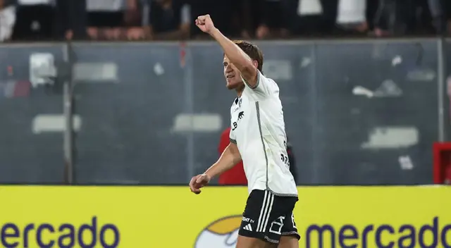 Leonardo Gil celebra su gol contra Sportivo Trinidense.