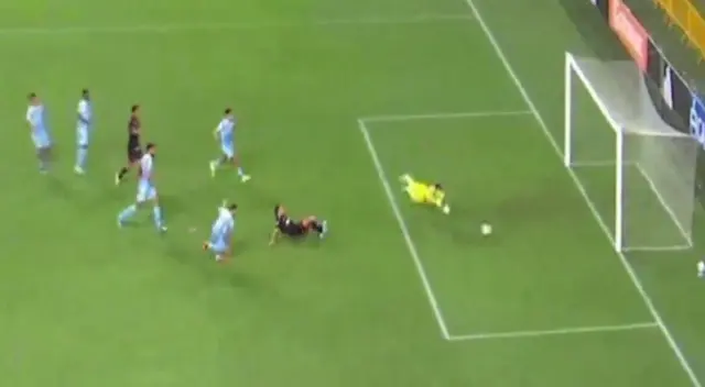 Bordacahar se lanza para anotar el 1-0 para FBC Melgar Bordacahar se lanza para anotar el 1-0 para FBC Melgar