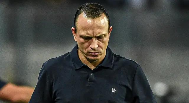 El técnico colombiano sumó su tercera derrota seguida con Alianza Lima. El técnico colombiano sumó su tercera derrota seguida con Alianza Lima.