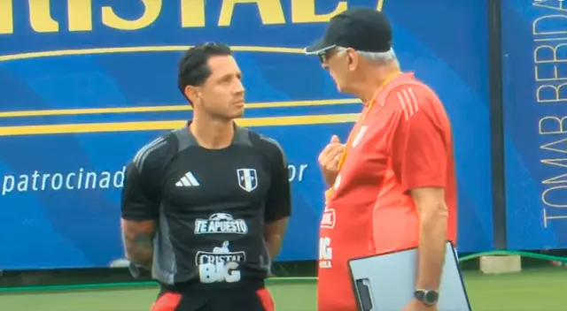 Gianluca Lapadula y Jorge Fossati conversaron.