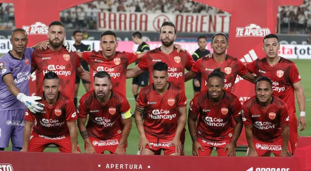 Foto del equipo titular ante Universitario por la Liga 1 2024
