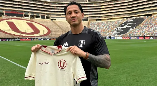 Gianluca Lapadula posó con la camiseta de Universitario en su visita al Monumental Gianluca Lapadula posó con la camiseta de Universitario en su visita al Monumental