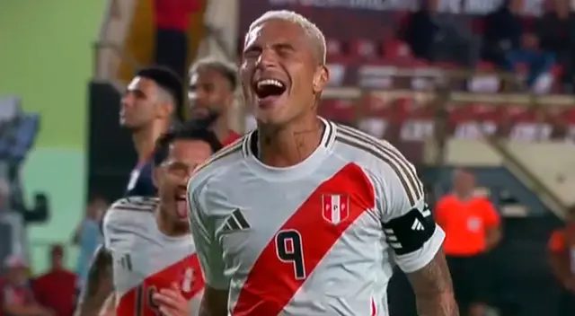 Paolo Guerrero puso el 4-1 de Perú.