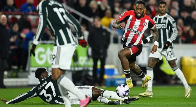 Manchester United y Brentford en duelo clave por la Premier League