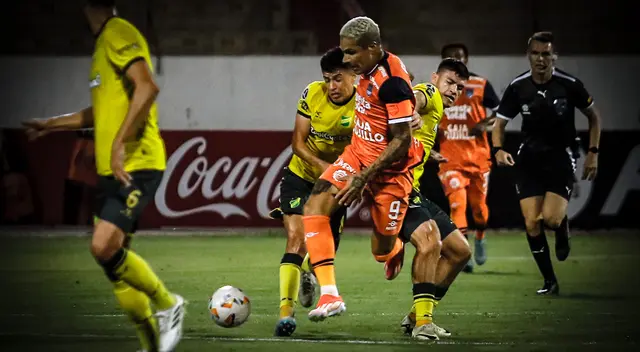 Paolo Guerrero fue apuntando por parte de la prensa argentina.