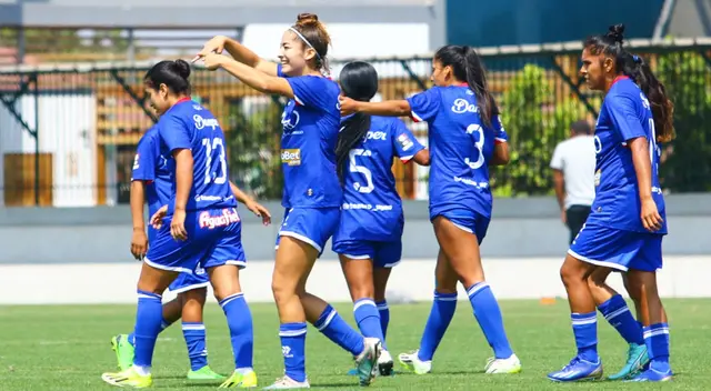 Bus del equipo femenino de Carlos Mannucci sufrió accidente de tránsito. Bus del equipo femenino de Carlos Mannucci sufrió accidente de tránsito.