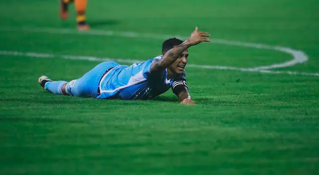 Yoshimar Yotún dejó el Mansiche en una ambulancia. Yoshimar Yotún dejó el Mansiche en una ambulancia.