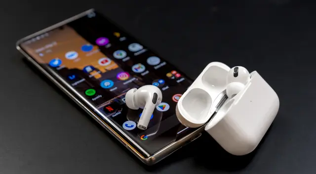 Guía completa que te ayudará a conectar los AirPods a un celular Android.