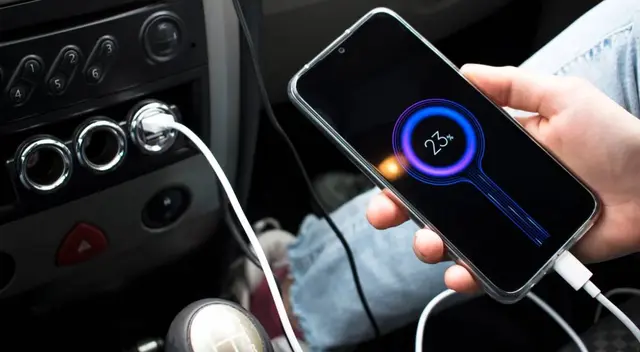 La razón por el cual no debes cargar tu celular en el puerto USB del auto. La razón por el cual no debes cargar tu celular en el puerto USB del auto.