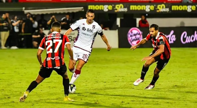 Alajuelense recibió a Saprissa.