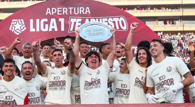 Jean Ferrari levantó el trofeo junto a los jugadores. Foto: Universitario