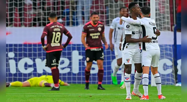 Universitario y LDU se enfrentaron en el estadio Casa Blanca de Quito. Foto: AFP