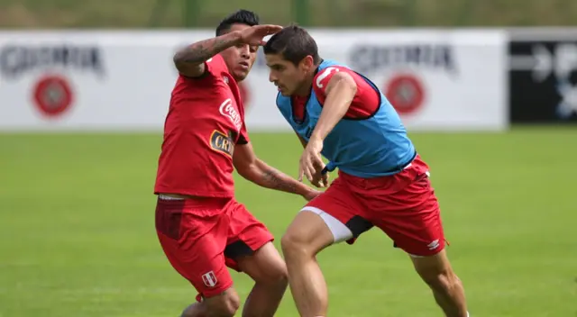 Aldo Corzo y Christian Cueva jugando en la selección peruana Aldo Corzo y Christian Cueva jugando en la selección peruana