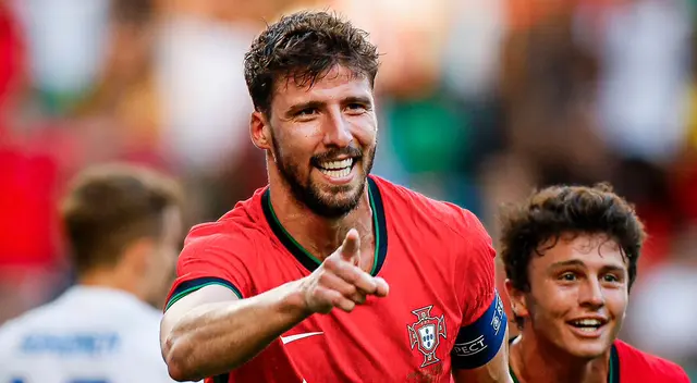 Rúben Dias marcó en victoria de Portugal sobre Finlandia.