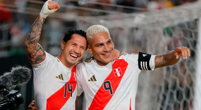 Paolo Guerrero junto a Gianluca Lapadula en la selección peruana Paolo Guerrero junto a Gianluca Lapadula en la selección peruana