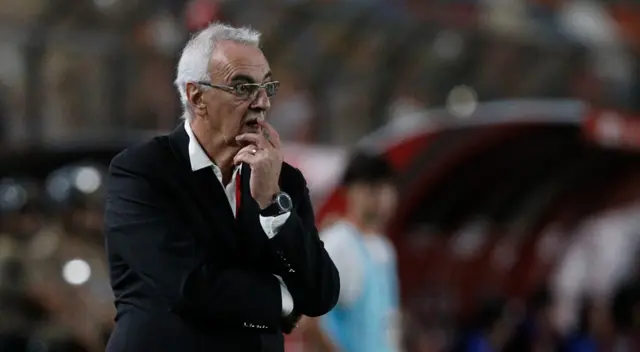 Jorge Fossati deberá encontrar reemplazo a Luis Advíncula