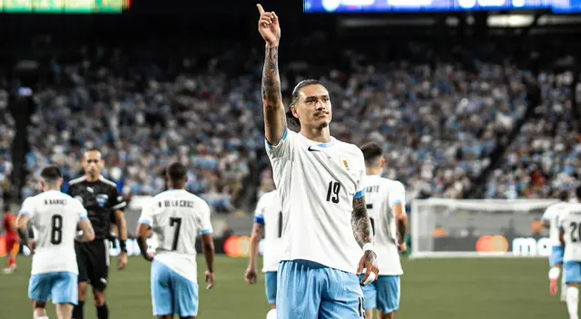 Darwin Núñez celebra su gol ante Bolivia.