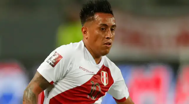 Christian Cueva captó la atención en redes sociales tras fiesta nocturna.