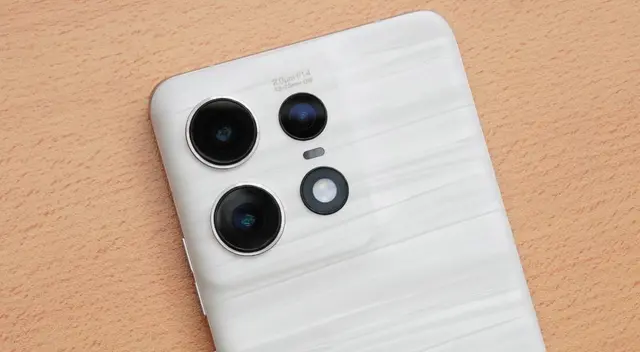 Conoce las características del Motorola Edge 50 PRO 5G, el gama alta de gran capacidad y precio reducido.