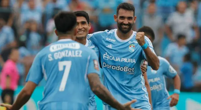 El futbolista quiere jugar pronto en Sporting Cristal.