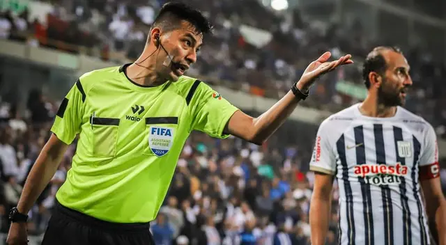 Los árbitros de la Liga 1 2024 adoptaron con firmeza las nuevas disposiciones de las reglas del fútbol. Los árbitros de la Liga 1 2024 adoptaron con firmeza las nuevas disposiciones de las reglas del fútbol.