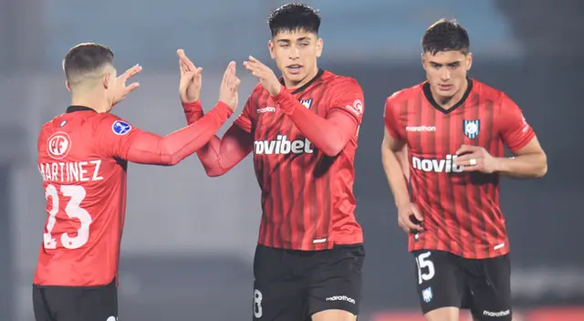 Huachipato sacó de la Copa Sudamericana a Racing de Montevideo por penales. Huachipato sacó de la Copa Sudamericana a Racing de Montevideo por penales.