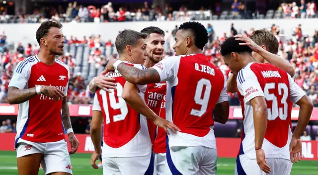 Arsenal consiguió un sufrido triunfo ante Manchester United en amistoso. Arsenal consiguió un sufrido triunfo ante Manchester United en amistoso.
