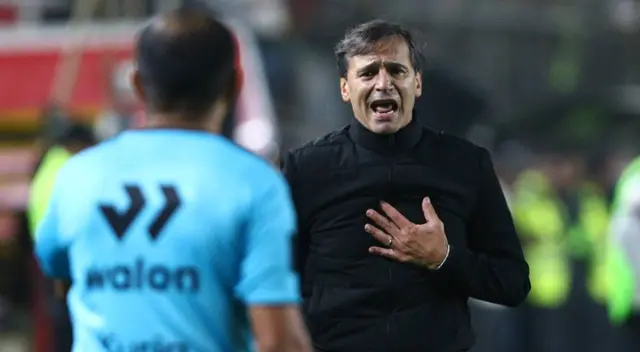 Fabián Bustos cumple su primera temporada en Universitario Fabián Bustos cumple su primera temporada en Universitario