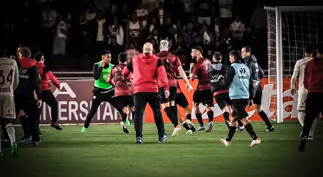 Jugadores de Universitario y Melgar protagonizaron pelea en el Estadio Monumental de Ate.