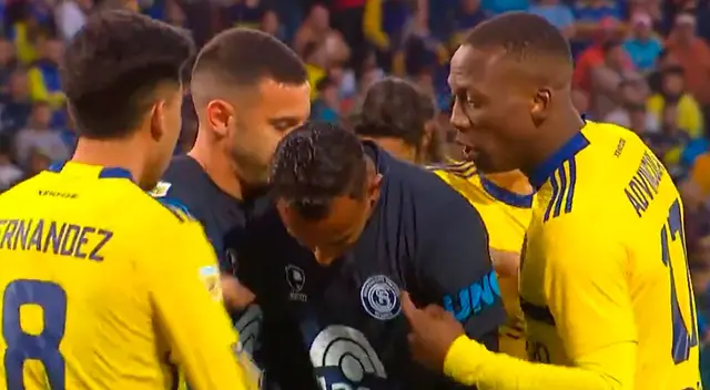 Luis Advíncula distrajo a Sebastián Villa en el penal de Independiente Rivadavia. Luis Advíncula distrajo a Sebastián Villa en el penal de Independiente Rivadavia.