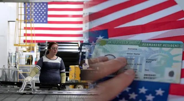 Descubre si, como inmigrante en USA, puedes trabajar mientras tramitas la Green Card. Descubre si, como inmigrante en USA, puedes trabajar mientras tramitas la Green Card.