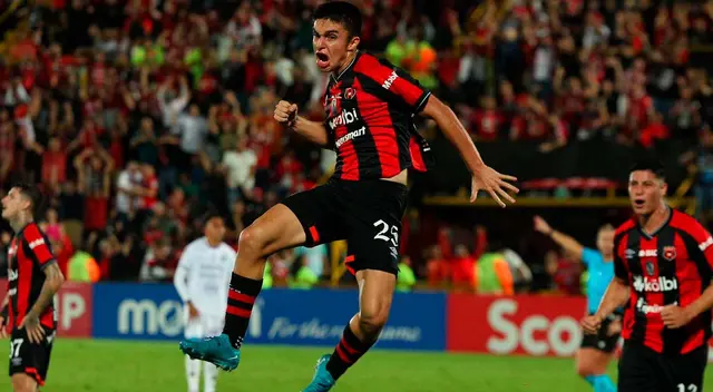 Alajuelense superó por 2-1 a Comunicaciones. Alajuelense superó por 2-1 a Comunicaciones.