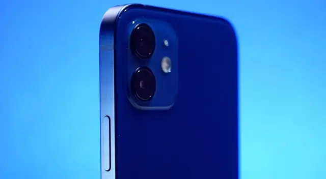 Este iPhone, pese a haber sido lanzado en 2020 cuenta con certificación IP68, lo puedes sumergir en el agua y no se malogrará. Este iPhone, pese a haber sido lanzado en 2020 cuenta con certificación IP68, lo puedes sumergir en el agua y no se malogrará.