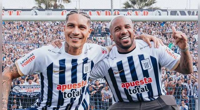 Paolo Guerrero y Jefferson Farfán protagonizan emotiva postal junto a la hinchada de Alianza Lima