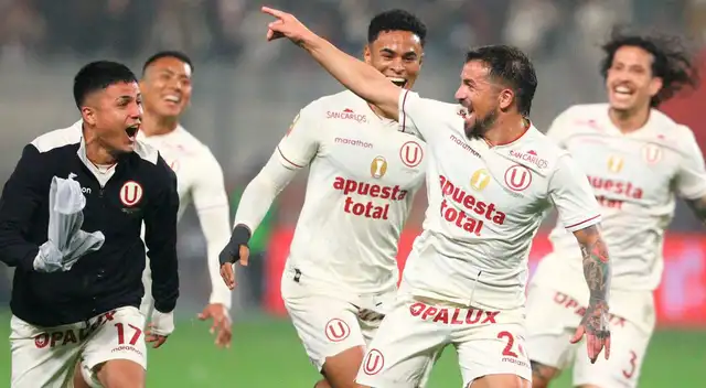 Los futbolistas de Universitario sorprendieron con tremendo delantero.